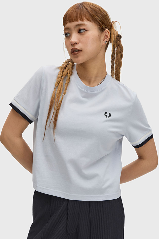 フレッドペリー FRED PERRY レディース ボールドティップドTシャツ [G2179-28A SS26Q2] BOLD TIPPED T-SHIRT 半袖 ショート丈 ブルー DUSKY-BLUE 【メール便配送】