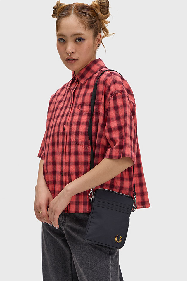 フレッドペリー FRED PERRY ブレンサムスモールサイドバッグ [L2179-102 SS26Q2] 1L BRENTHAM SMALL SIDE BAG ユニセックスショルダーポーチ ブラック BLACK