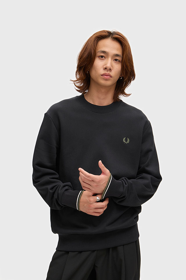 フレッドペリー FRED PERRY メンズ クルーネック スウェットシャツ [M7535-W54 FW26] CREW NECK SWEATSHIRT 裏毛 トレーナー コットン 定番 おしゃれ カジュアル 黒 BLK/ECR/LRLWGREN