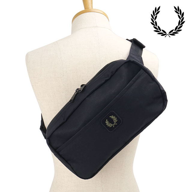 フレッドペリー FRED PERRY クリンクル ナイロンクロスボディ [L3340-102 FW26] CRINKLE NYLON CROSSBODY メンズ・レディースショルダーバッグ 軽量 ボディバッグ 黒 BLACK