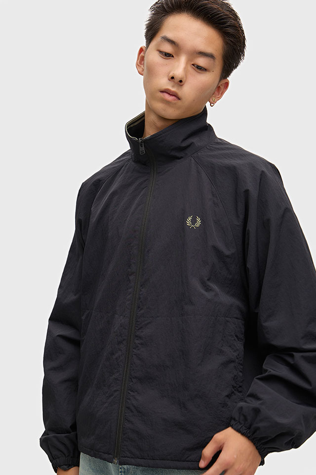 フレッドペリー FRED PERRY メンズ オーバーサイズド シェルジャケット [J3310-102 FW26] OVERSIZED SHELL JACKET ナイロンジャケット マウンテンパーカー ライトアウター 軽量 防風 撥水 秋冬 黒 BLACK