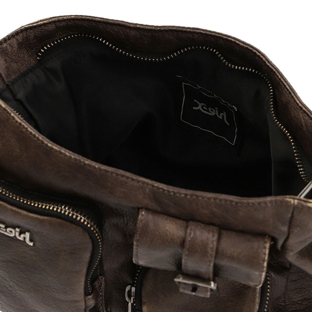 エックスガール X-girl マルチポケット フェイクレザーショルダーバッグ [105254053001 FW25] MULTI POCKET FADED FAUX LEATHER BAG レディース xgirl 鞄 ブラウン 正規取扱店 エックスガール X-girl マルチポケット フェイクレザーショルダー