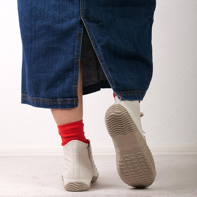 返品送料無料】スピングルムーブ SPINGLE MOVE SPM-443 Ivory SPM443靴