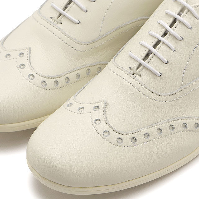 【極美品】ショセ 37トラベルシューズ ウィングチップ ビブラムソール 白 返品送料無料】トラベルシューズ バイ ショセ TRAVEL SHOES by