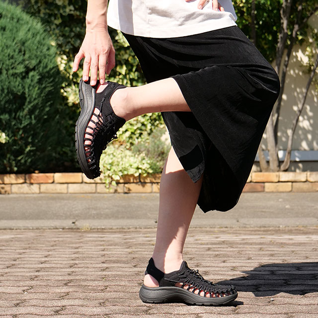極美品　KEEN キーン　ユニーク　アストリア　サンダル　26cm ブラック UNEEK ASTORIA / ユニーク アストリア/ レディース スニーカー