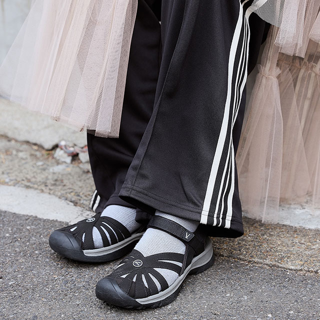 KEEN ブラック ローズサンダル 返品交換送料無料 キーン ローズサンダルKEEN Rose Sandal Black