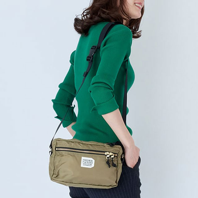 EERA GREEN CANVAS LONG MOON ショルダーバッグ EERA GREEN CANVAS LONG MOON ショルダーバッグ