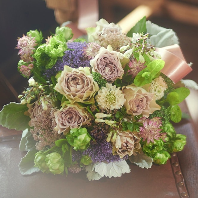 ラベンダーカラーのナチュラルブーケ