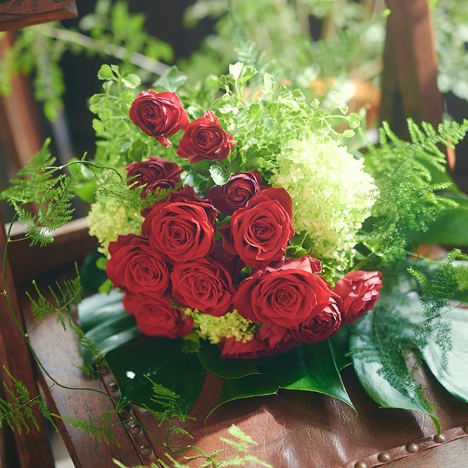 赤いバラ×グリーンのブーケ