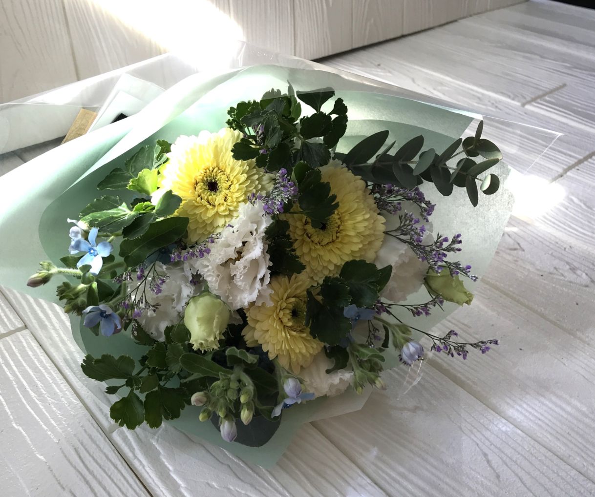 黄色とブルーのパステルカラーのブーケ