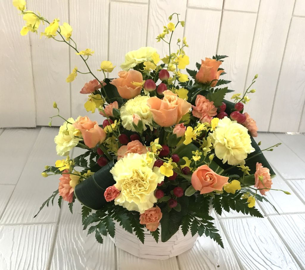 黄色とオレンジのアレンジメント　