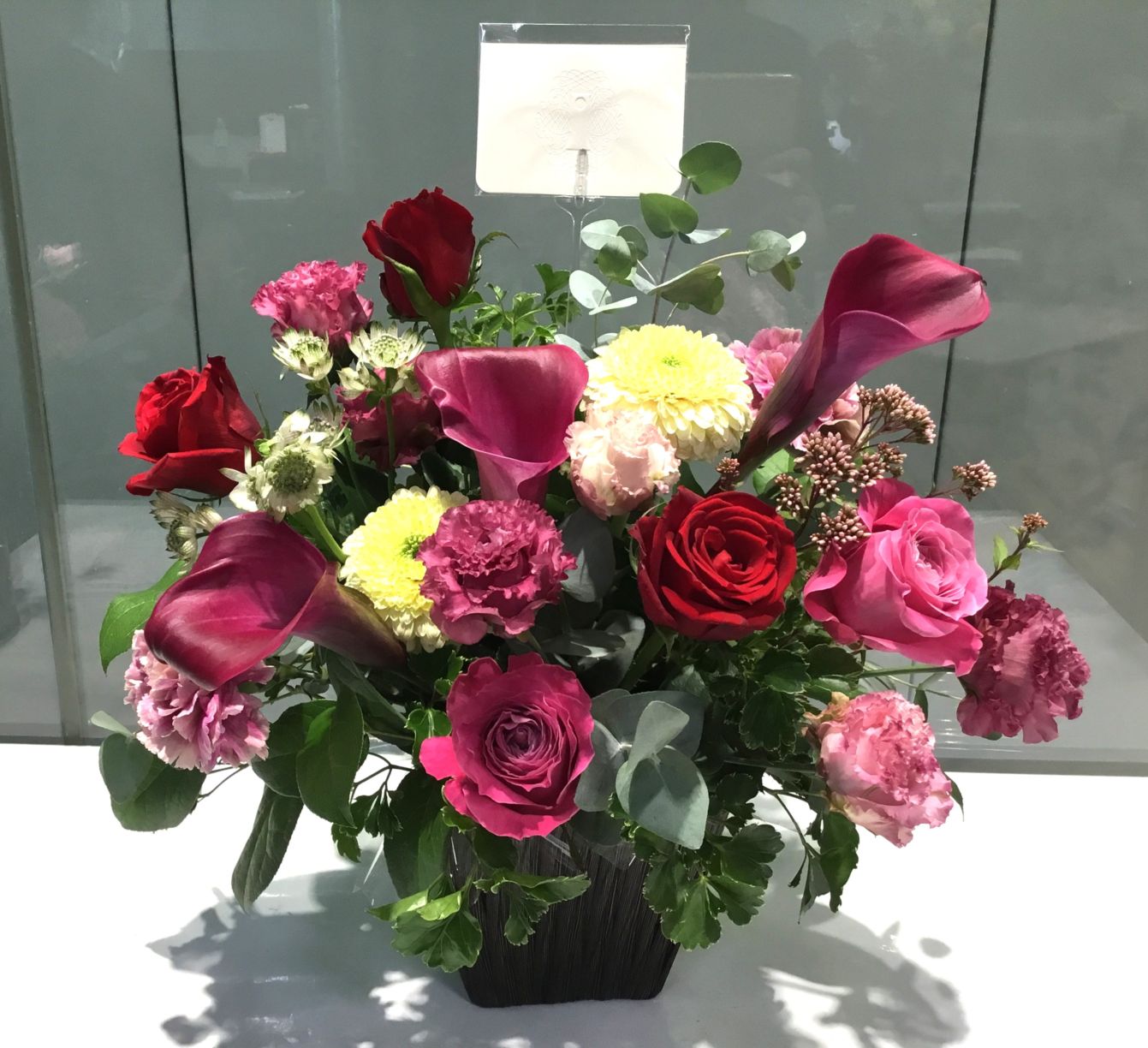 シックなカラーのアレンジメント　