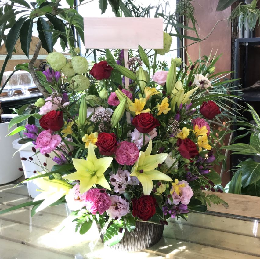 ミックスカラーの華やかなアレンジメント　