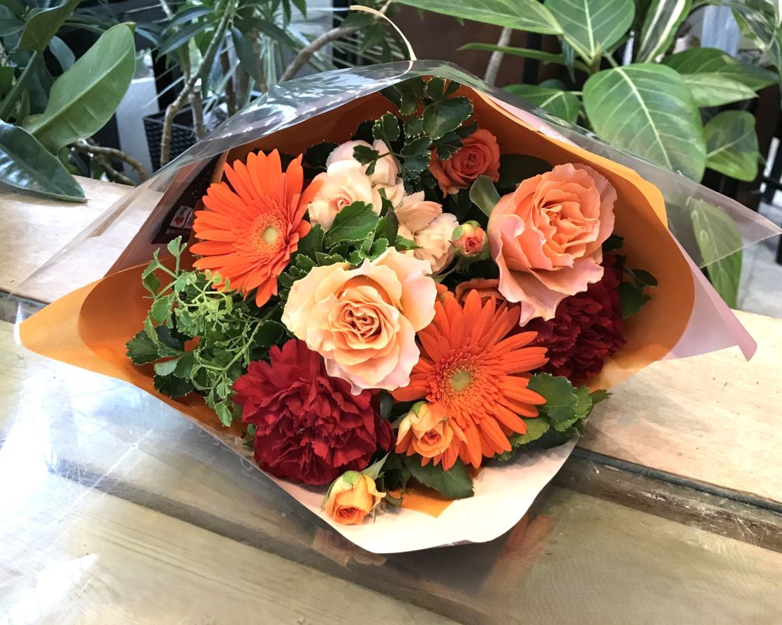暖色カラーのブーケ　