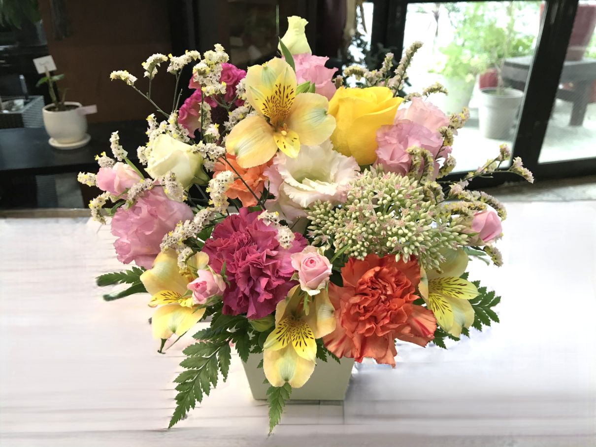 ミックスカラーの可愛いアレンジメント　