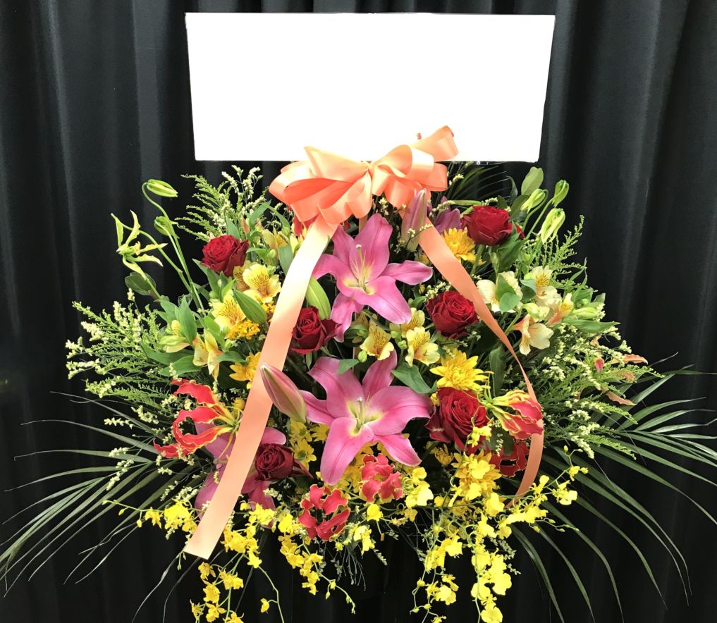 ミックスカラーの明るいスタンド花（1段）　