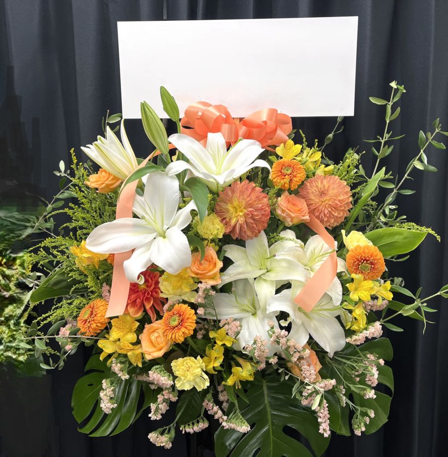 黄色とオレンジの明るいスタンド花（1段）　