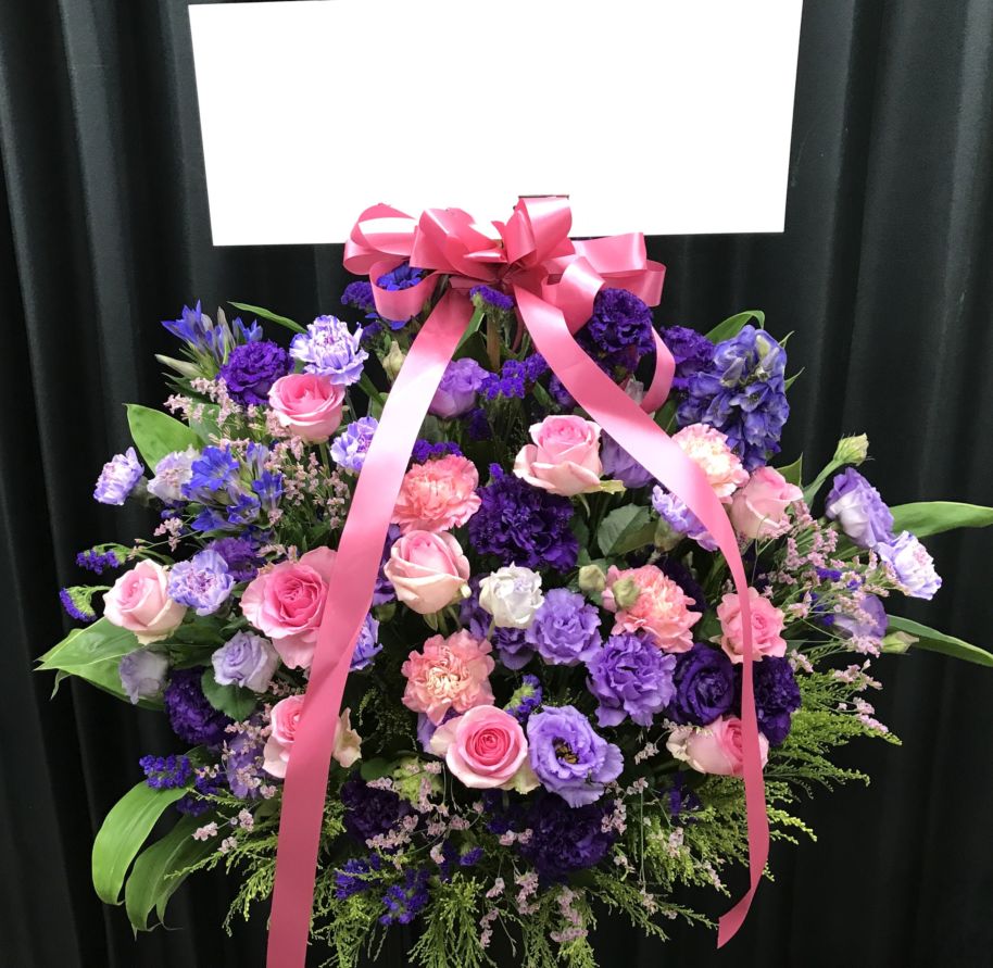 ピンクとブルー・紫のスタンド花（1段）　