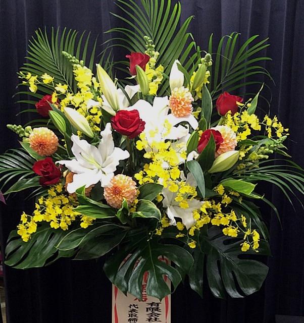 明るい色のスタンド花（1段）　