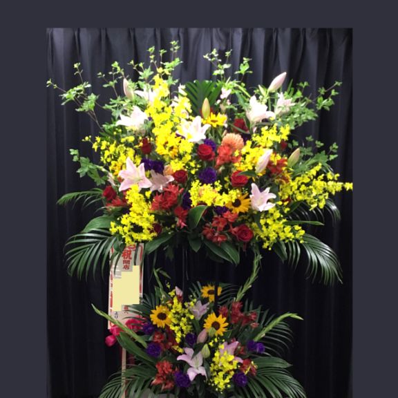 ミックスカラーのお洒落な色のスタンド花（2段）　