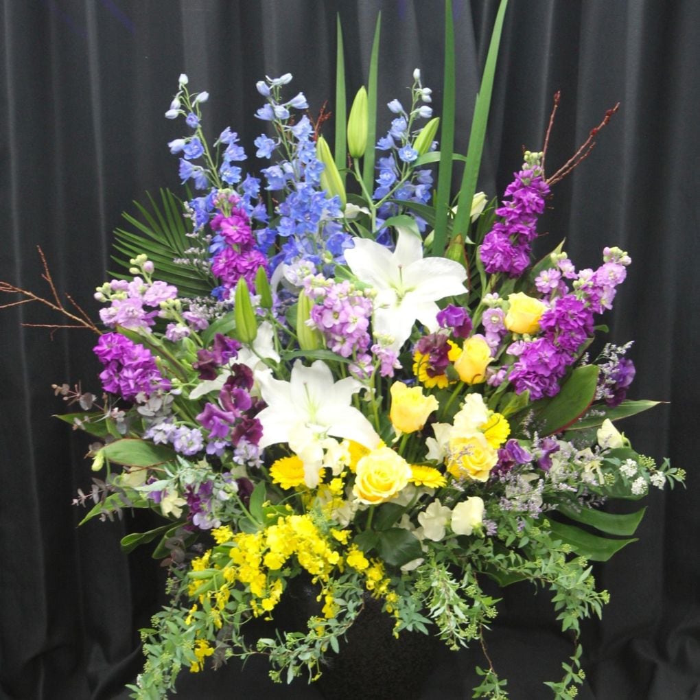 寒色系の艶やかな花瓶花