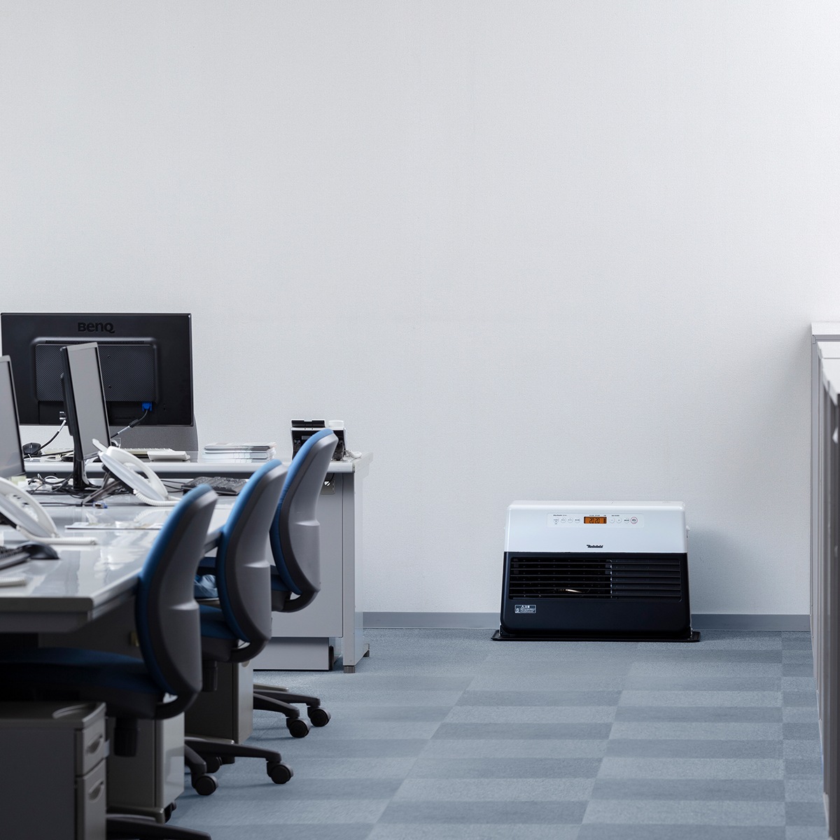 ■ダイニチ工業 DAINICHI 家庭用石油ファンヒーター FZ SERIES［ホワイト×ブラック］FZ-104-WK