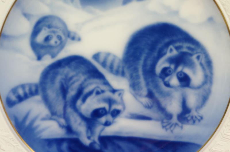 大倉陶園1994年クリスマスプレート「アライグマ」 | いっぴん,いっ