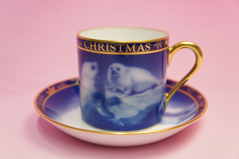 大倉陶園2003年クリスマス碗皿「アザラシ」 | いっぴん,いっぴん