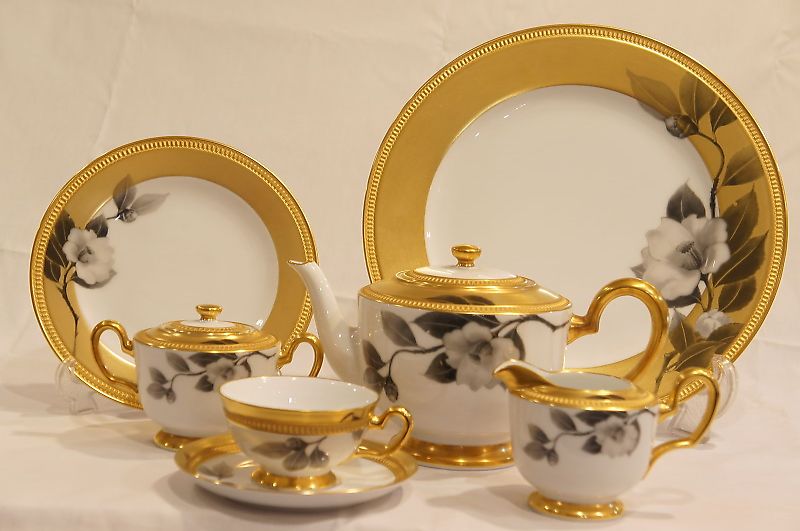 大倉陶園 金彩墨絵椿 24ピースティーセット | いっぴん | | 食器のみつはた