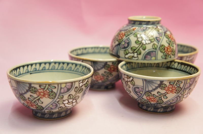 六代 佐藤走波 染錦椿草花文 湯呑み揃 | いっぴん | | 食器のみつはた