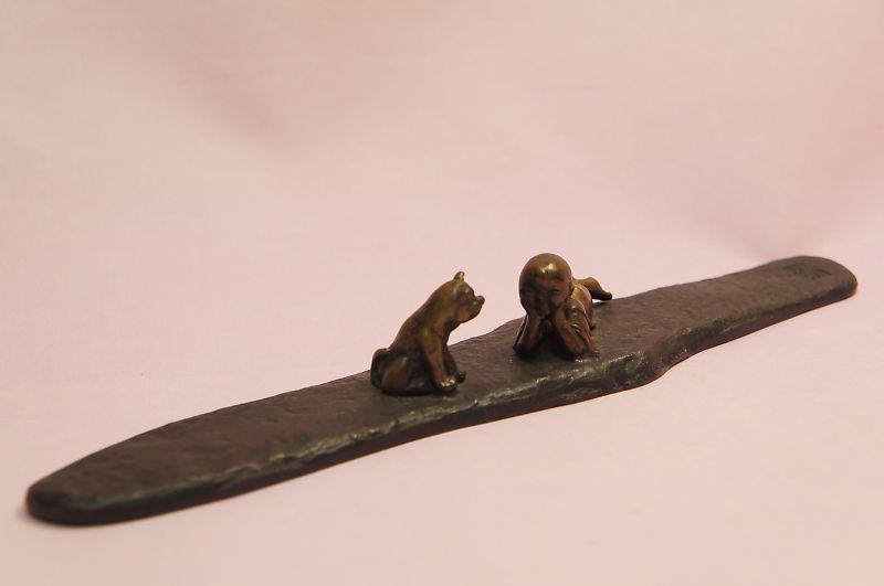 高岡青銅 文鎮 たわむれ 下尾治彦作 未使用)青銅製文鎮 勝負 治彦 作