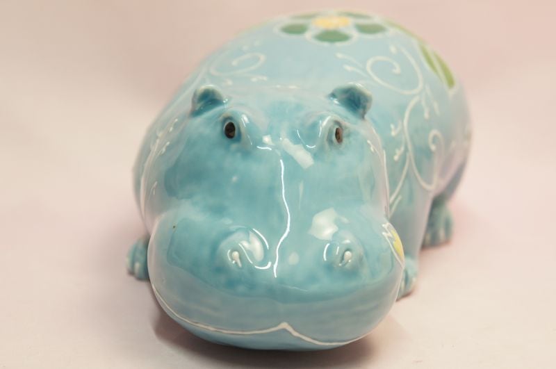 釣りするカバさん♡頭に幸せの青い鳥乗ってます。縁起物、陶器人形、置物、カバ人形 釣りするカバさん♡頭に幸せの青い鳥乗ってます。縁起物、陶器