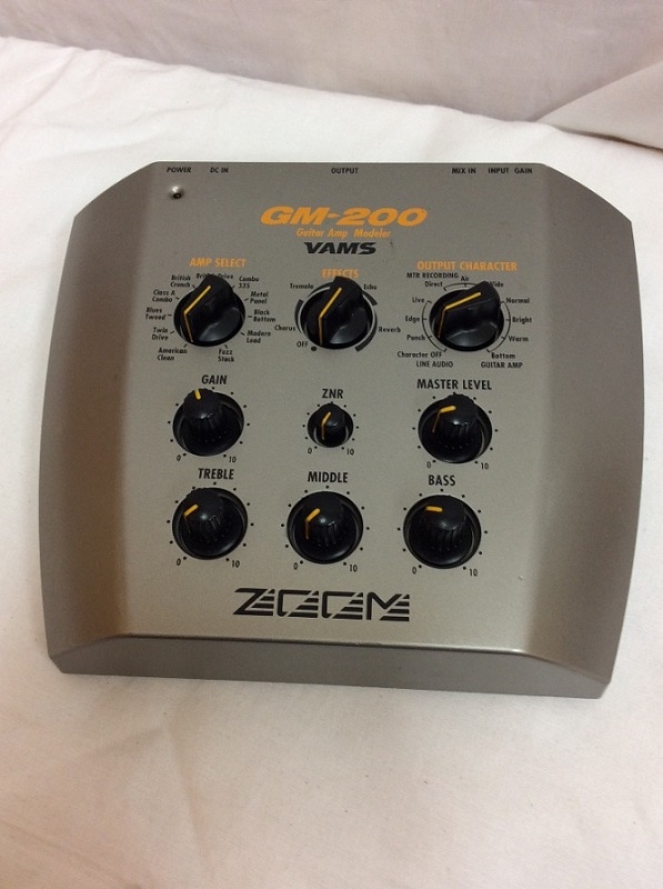 F114　ZOOM　ギターアンプ　モデラー　ギター　アンプ　　型番GM-200 F114 ZOOM ギターアンプ モデラー ギター アンプ 型番GM-200