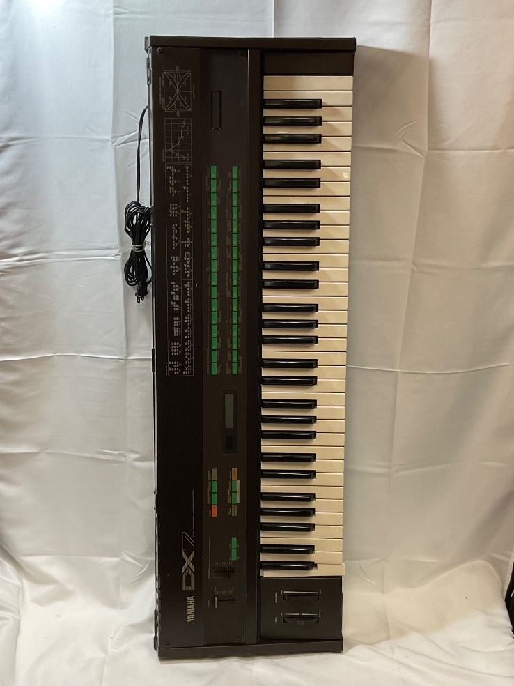 YAMAHA DX7S シンセサイザー キーボード ヤマハ（u54245 中古