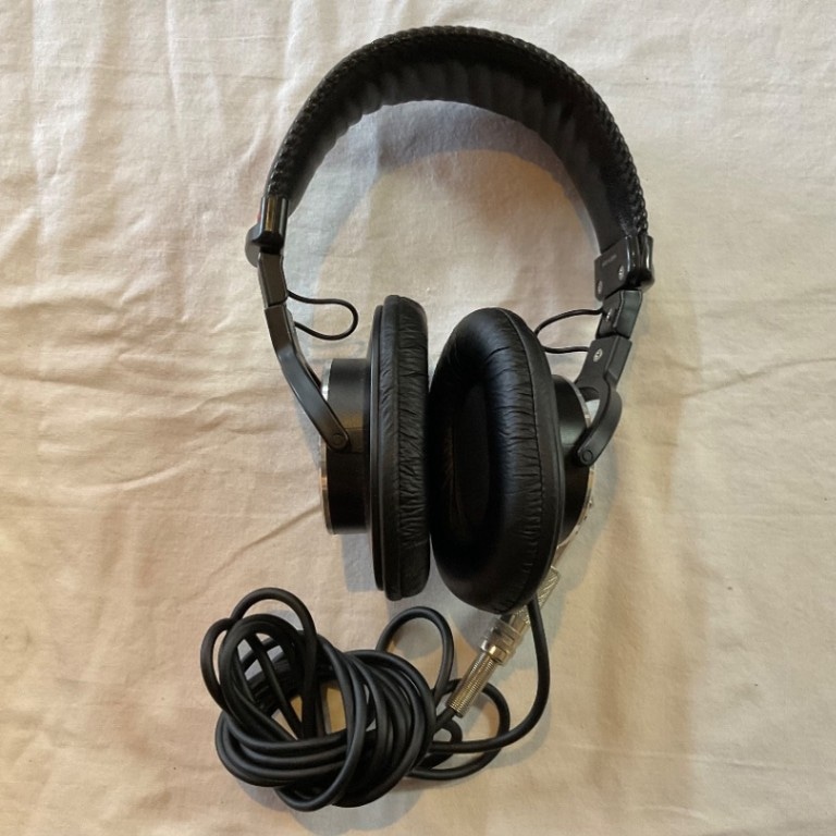 SONY 有線 密閉型スタジオモニターヘッドホン 黒 MDR-CD900ST SONY 有線 密閉型スタジオモニターヘッドホン 黒 MDR-CD900ST