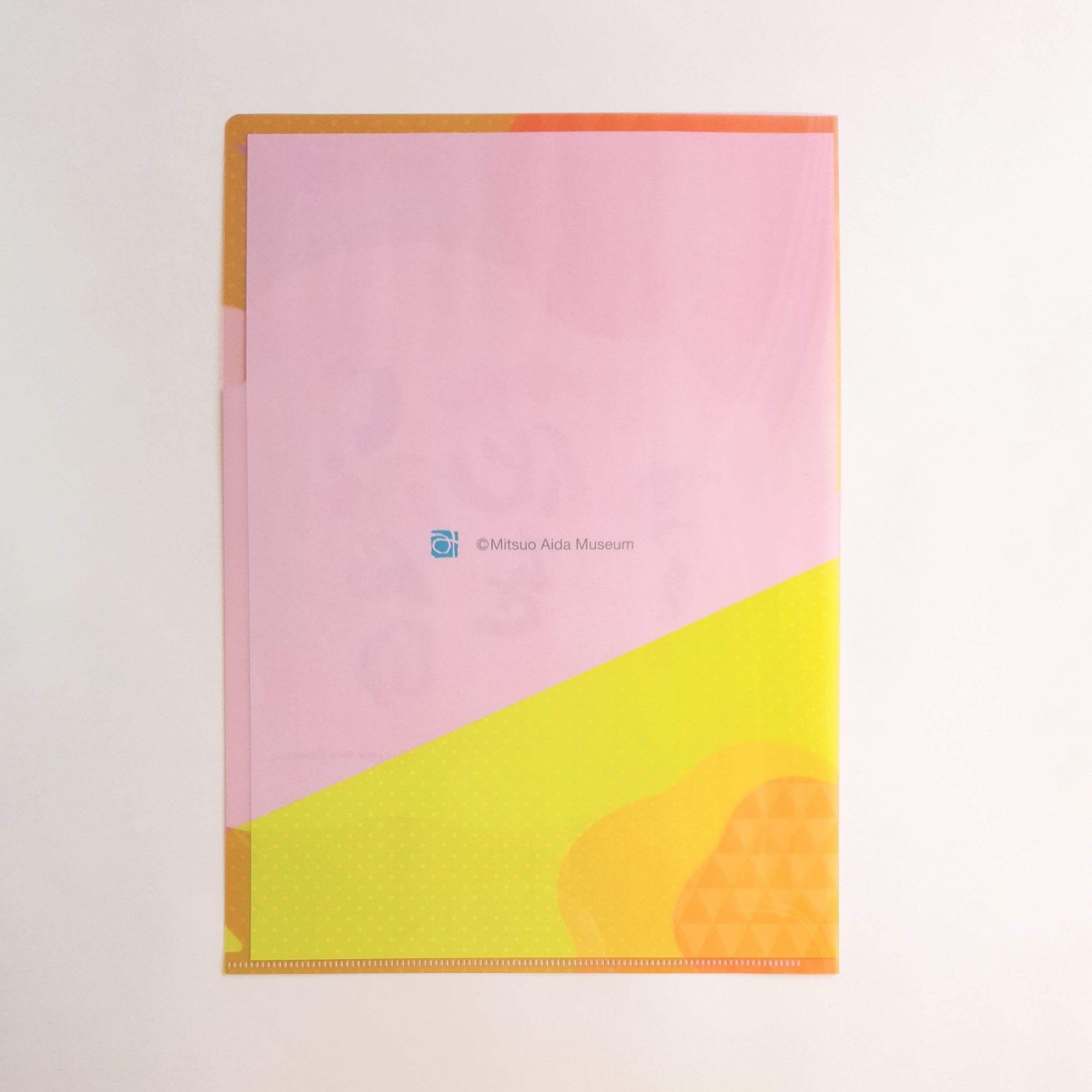 <br>
裏面<br>
※　中にA4の白い紙を挟んだ状態での見え方です