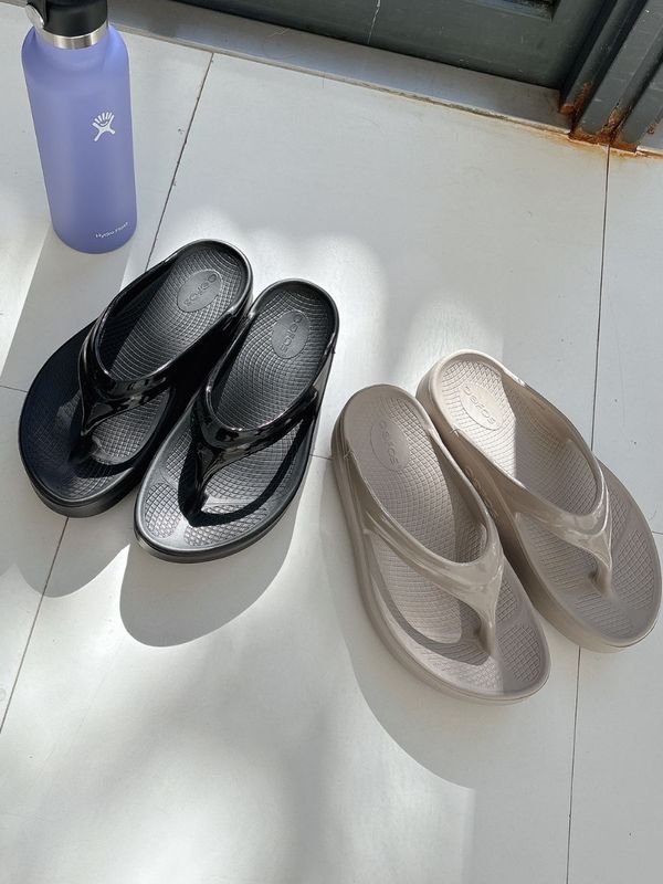 OOFOS OOmega リカバリーサンダル(2000440)