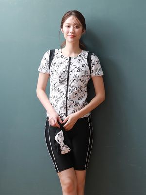 新作フィットネス水着】オリエンタルフラワー柄半袖フィットネス水着