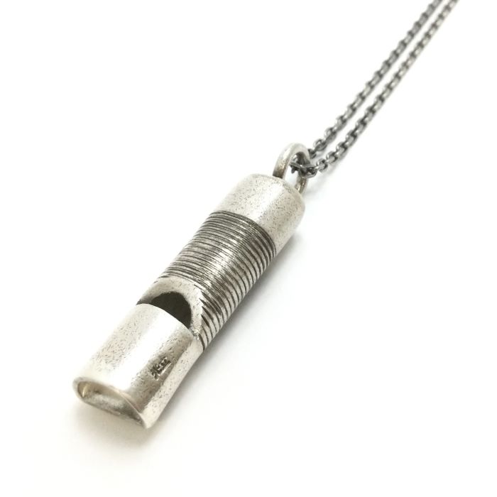 光立作 銀製ホイッスルペンダント 梨地 溝型(チェーンつき) | 宮本商行