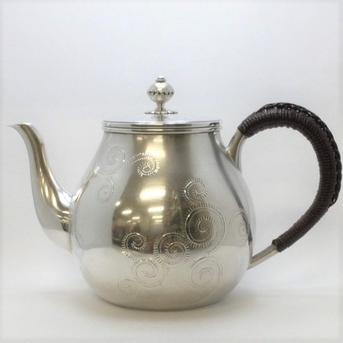 龍亀ティーポット 銀でティーポットを彫る コレクション 工芸品 箪笥
