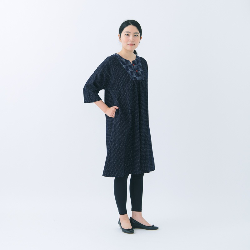 日本製　彩藍　宮田織物　ワンピース グリーン系　久留米絣　かすり ワンピース [彩藍 ヨーク七分袖] 薄小絣調 黒 綿100％