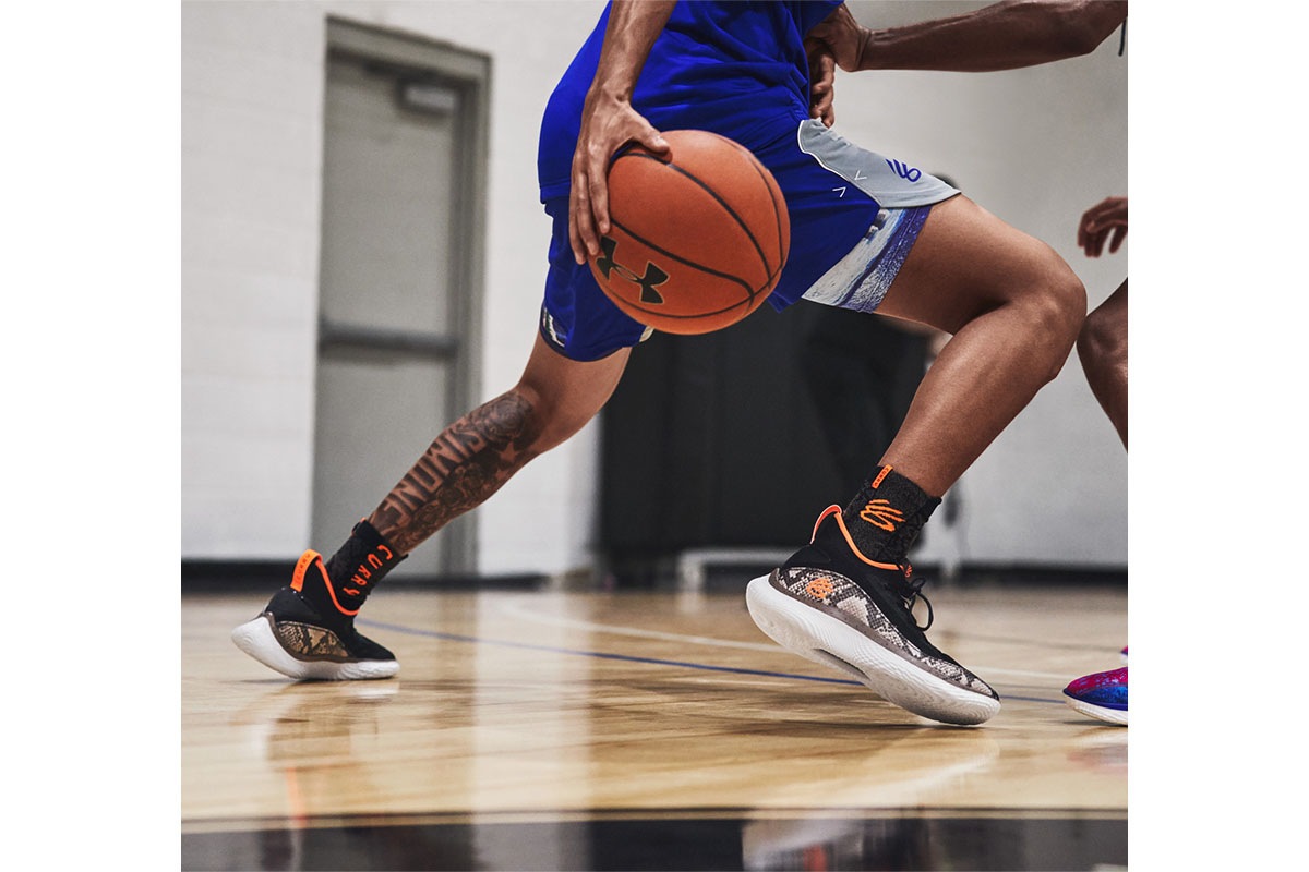 ������������ޡ� UNDER ARMOUR ���꡼8 Curry8 Snake��Black/White/Birch�ˡ�3024429-005��