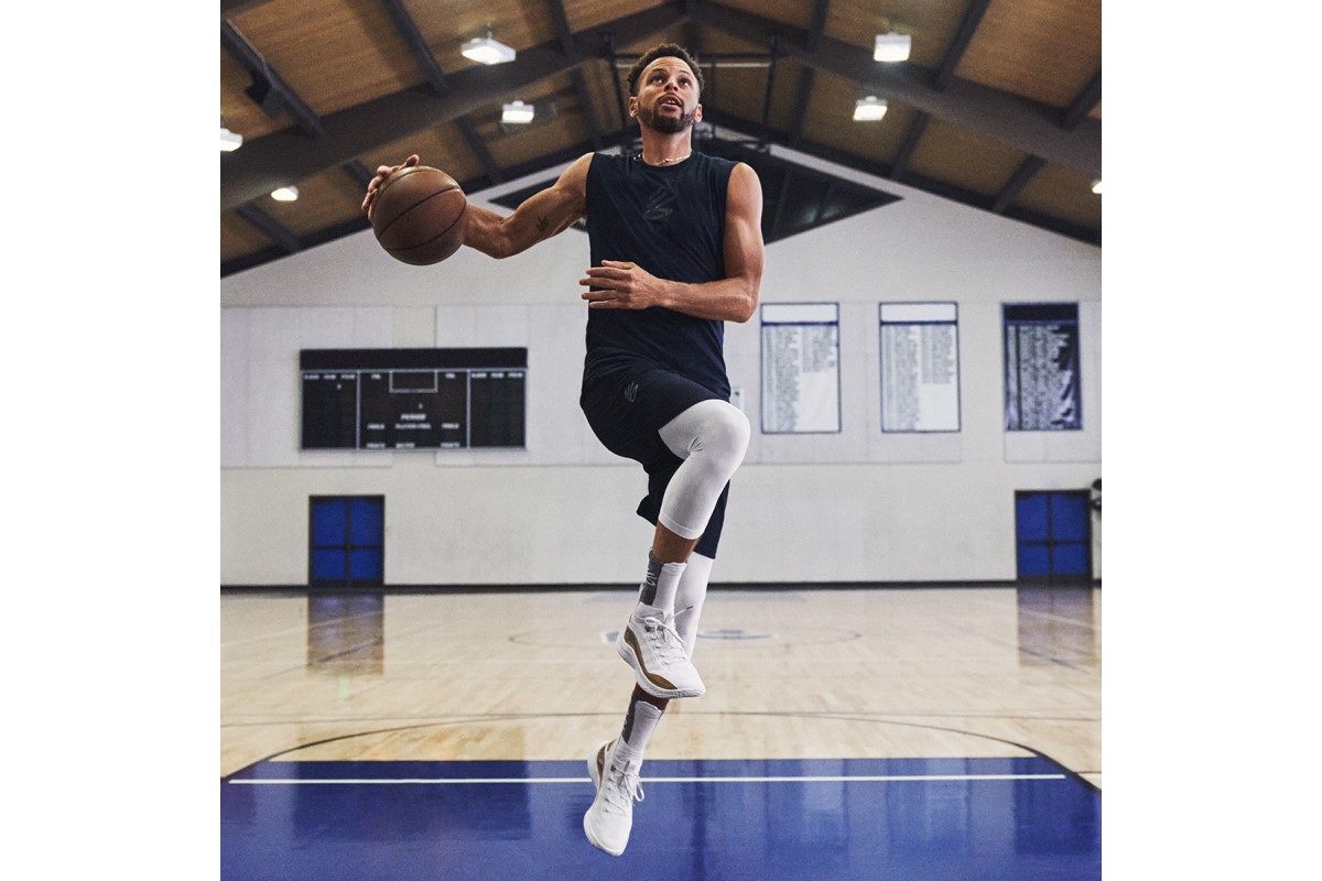 アンダーアーマー Under Armour カリー8 Curry8 Golden White White Metalic Gold 102 ブランドから探す Under Armour アンダーアーマー シューズ 公式 M Sports スポーツ用品のオンラインショップ