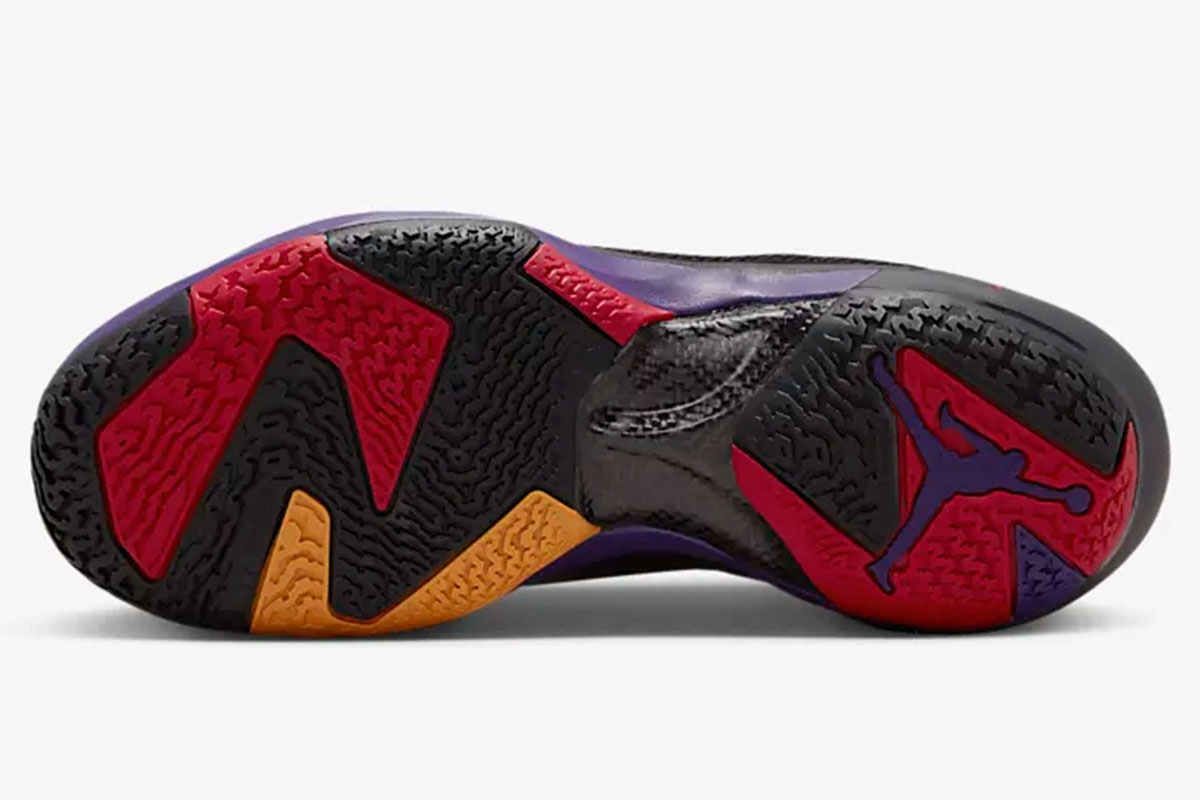 キッズサイズ エア ジョーダン 37 Gs Air Jordan 37 Gs ジョーダン Black True Red Club Purple Dark Charcoal Dd7421 065 バスケ バッシュ 靴 22 10 13 Shoes Jordan ジョーダン 公式 M Sports スポーツ用品のオンラインショップ