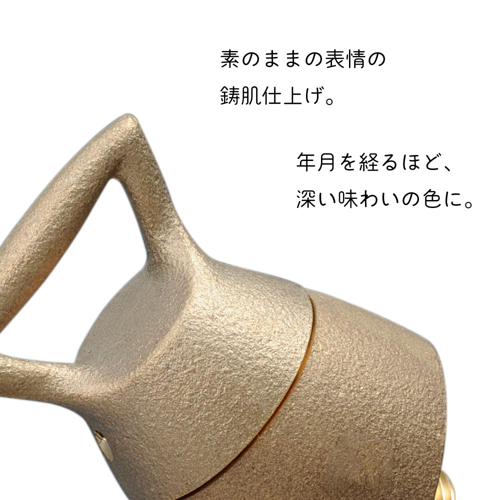 外水栓「ケトル」シリーズの鋳肌仕上げは年月を経るほど、深い味わいの色に