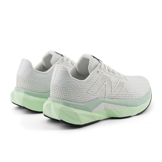 New Balance（ニューバランス）FuelCell Propel v5（WFCPRCM5B
