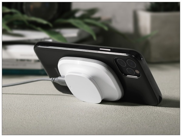 moshi SnapTo Wireless Charger�ں߸˸¤꽪λ��