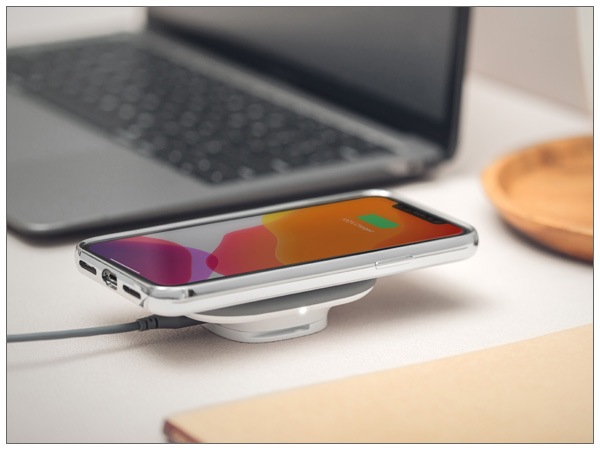 moshi SnapTo Wireless Charger�ں߸˸¤꽪λ��