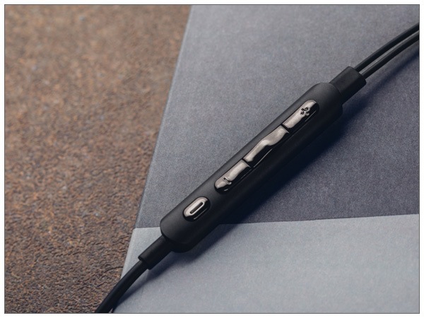 moshi Mythro C (USB-C ���ƥ쥪����ۥ�)