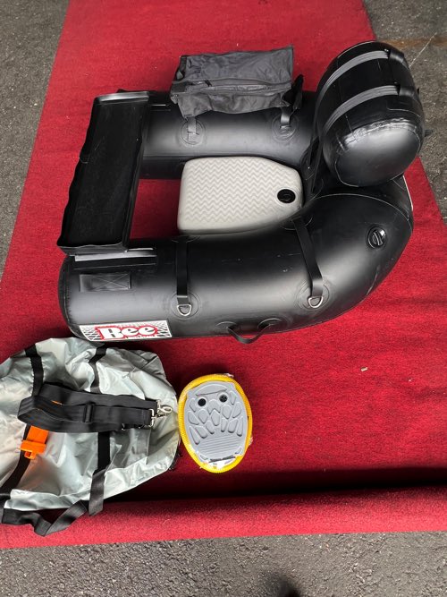 最軽量フローター「BEE110Uワンテンフローター」4.6kg /ブラックカラー 